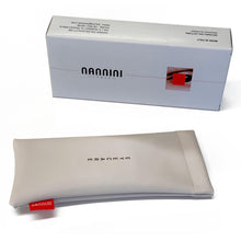 Load image into Gallery viewer, Squeeze case and gift box for Nannini WONDER reading glasses