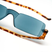 Load image into Gallery viewer, Beauty shot, Compact 1 Sunreaders by Nannini, Italy